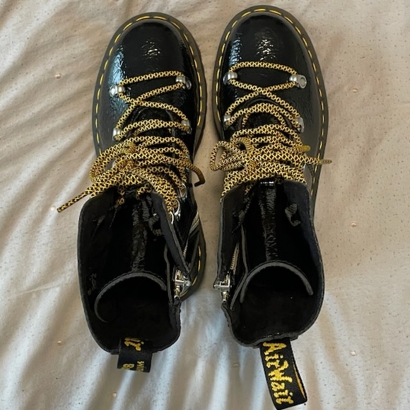 Dr. Martens GHILANA MAX DISTRESSED PATENT LEATHER PLATFORM BOOTS women size 7 - Picture 3 of 9